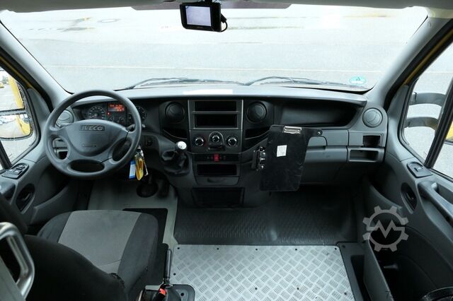 Vrachtwagen met bakwagen iveco Daily 35 S11 C30C AUTOMATIK KAMERA Regale LUFT DURCHGANG EURO-5 CoC