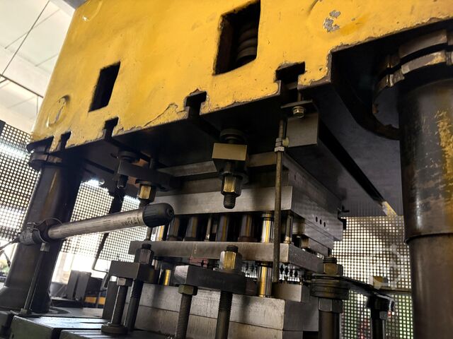 Mechaniczna prasa wielostanowiskowa SCHULER nan