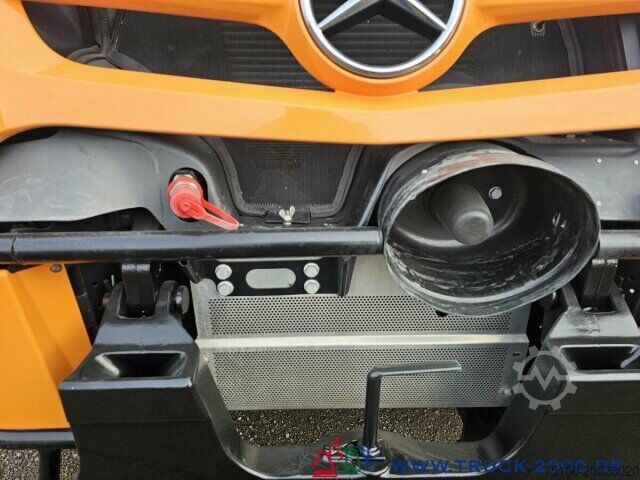 Speciální nákladní automobil Unimog U423 Front Zapfwelle+Arbeitsplatte+ Winterdienst
