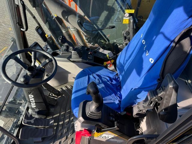 Excavator pe roți VOLVO EWR150E Mobilbagger mit ROTATOR ENCONG EC319