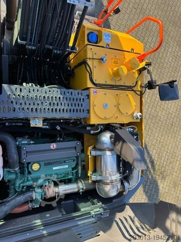 Excavator pe roți VOLVO EWR150E Mobilbagger mit ROTATOR ENCONG EC319