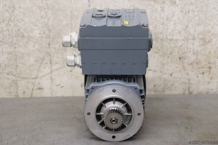 Motor elétrico 0,55/0,055 kW 2900/597 rpm SEW-Eurodrive SA37 DRS71S4/MM07  MM07D-503-00