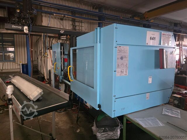 Maszyna do formowania wtryskowego Sumitomo DEMAG 200/560-840