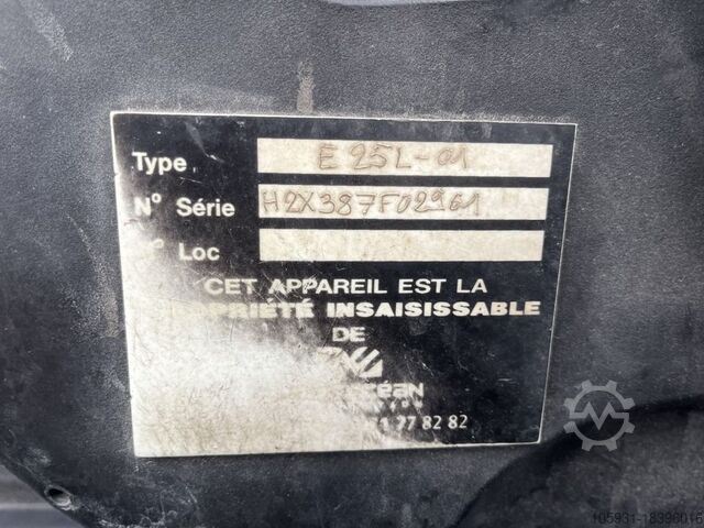 Stivuitor electric cu 4 roți Linde E25L-01