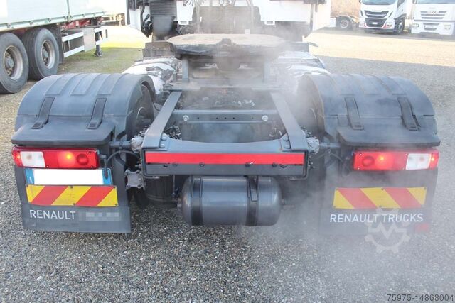 Volumetrikus traktor renault trucks T 460