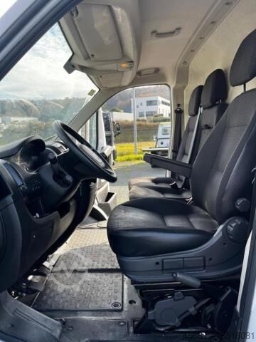 Furgonetă cu cutie Peugeot Boxer L2H2 2,2L HDI