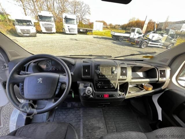 Furgonetă cu cutie Peugeot Boxer L2H2 2,2L HDI