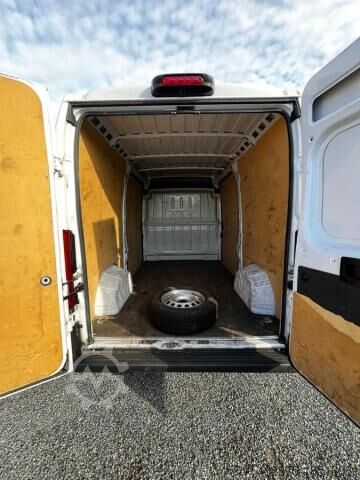 Furgonetă cu cutie Peugeot Boxer L2H2 2,2L HDI