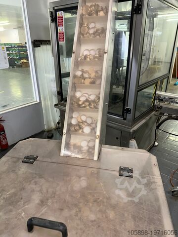 Tablet-/kapseltællings- og fyldelinje fyldte i små bøtter/plastikflasker. Pharma Packaging Systems Various