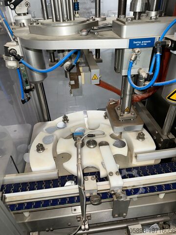 Tablet-/kapseltællings- og fyldelinje fyldte i små bøtter/plastikflasker. Pharma Packaging Systems Various