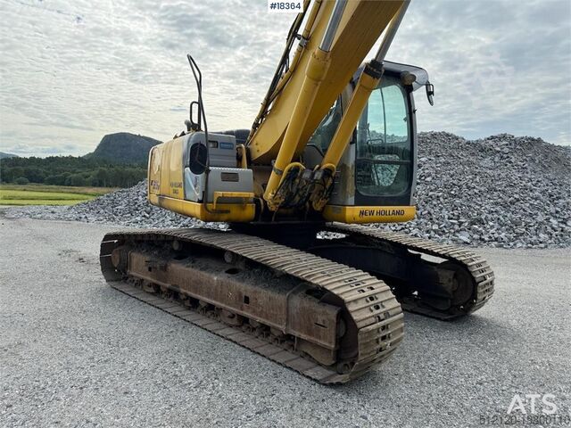 Grävmaskin med larvband Kobelco E215B Tracked excavator w/ 2 buckets, tilt and art