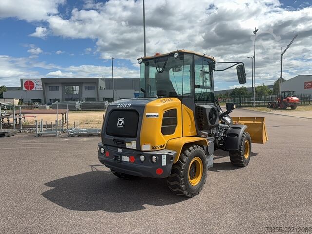Lastare XCMG XC916E with bucket and forks