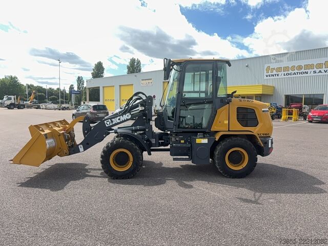 Lastare XCMG XC916E with bucket and forks