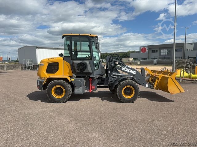 Lastare XCMG XC916E with bucket and forks