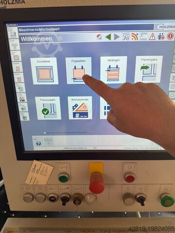 Panel som delar upp anläggningen HOLZMA HPP 380/43/43 NEW PROFILINE