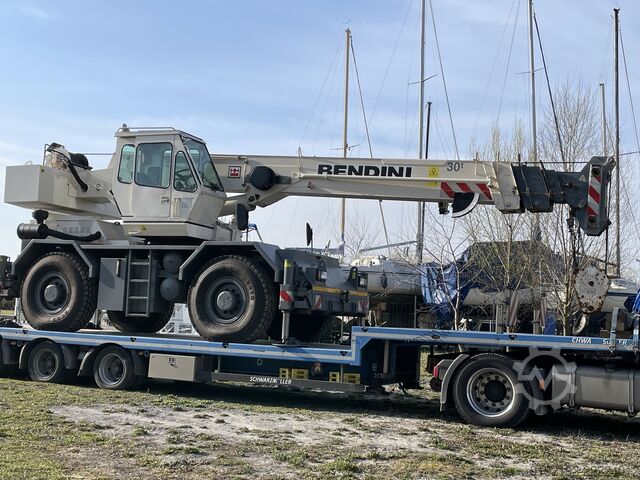 Autocamion cu macara Terex Bandini A300