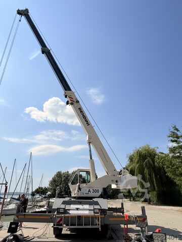 Autocamion cu macara Terex Bandini A300