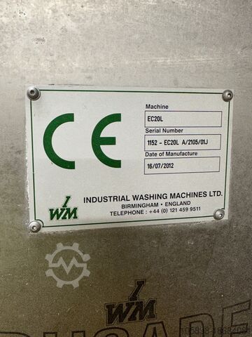 Tote bin and tote bin lid wash machine IWM Industrial Washing Machines EC12