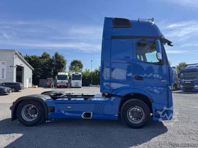 Standaard trekker Mercedes Benz 1851 LS Actros Gigaspace Retarder Standklima