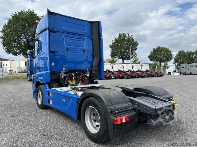 Standaard trekker Mercedes Benz 1851 LS Actros Gigaspace Retarder Standklima