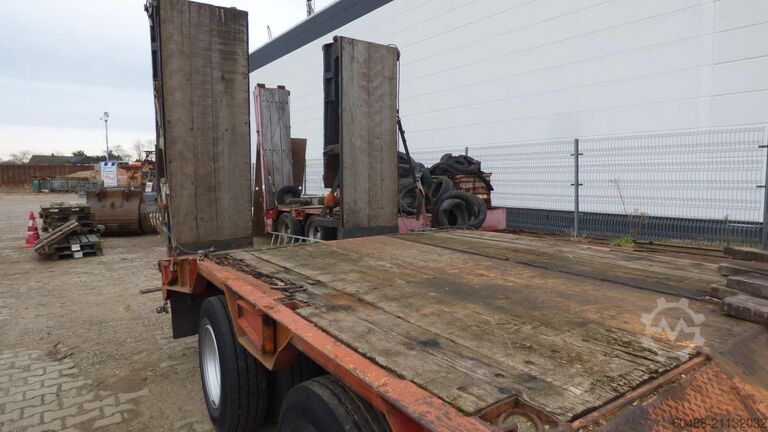 4 dingilli düşük şasili treyler (resmi plaka: NE-YQ 633) GOLDHOFER TUEA 4-28/62