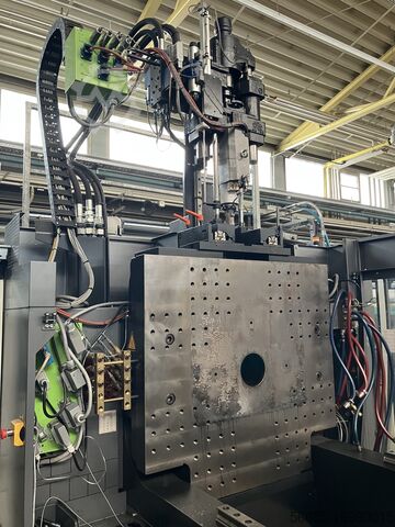 Spuitgietmachine inclusief Yaskawa robot ENGEL Bj 2011 2K VC 2550H 80V 400 Combi Stunden 32000