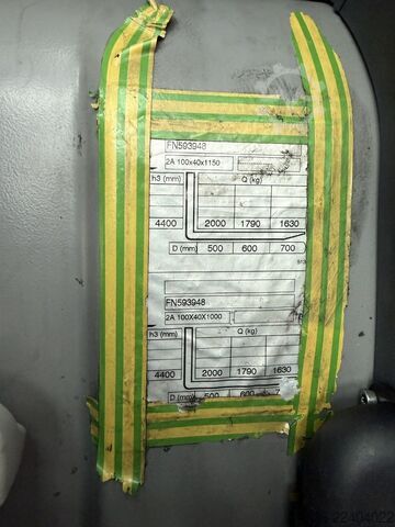 Elektromos négykerekű targonca Jungheinrich EFG 320 / 4820 Std.