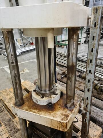 Hogedrukcilinderpers + besturing ManuMatik KraussMaffei