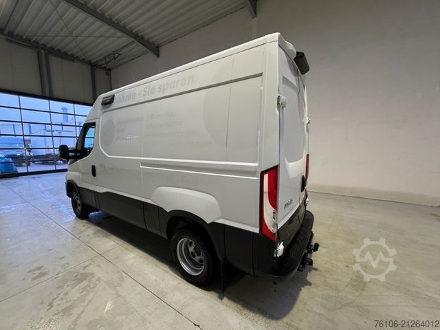 Furgoneta de caja alta IVECO Daily 50C18 Kastenwagen *Navi*Ahk**