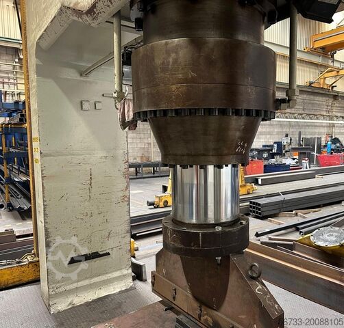 Hydraulic forming press for shipyard bottoms van de GRAAF hydr. Umformpresse 500 to