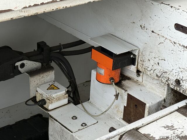 Ferăstrău automat cu bandă 330 x 330 mm KASTO KASTOtec A3