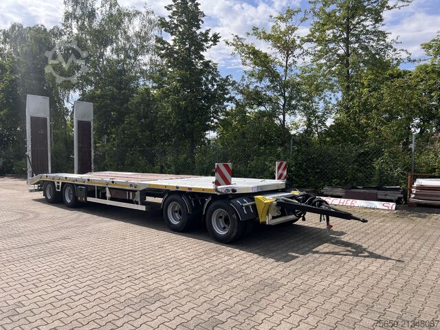 Lavtloader trailer Möslein T4 VB H1 gerade  neuer 4 Achs Tieflader gerade hydraulischen Rampen