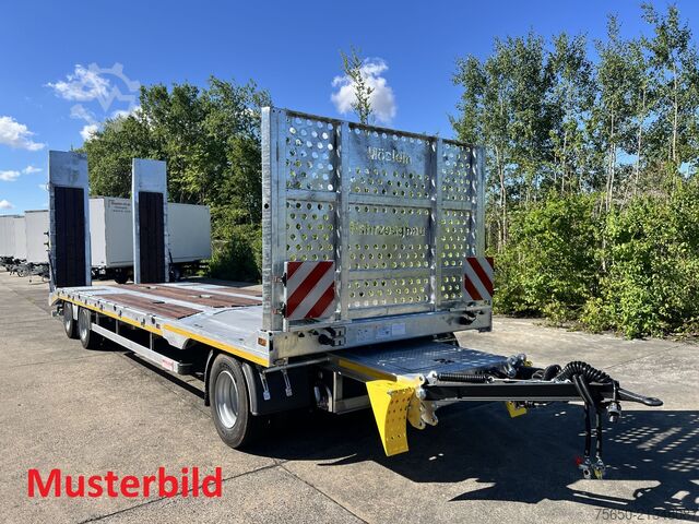Lavtloader trailer Möslein T4 VB H1 gerade  neuer 4 Achs Tieflader gerade hydraulischen Rampen