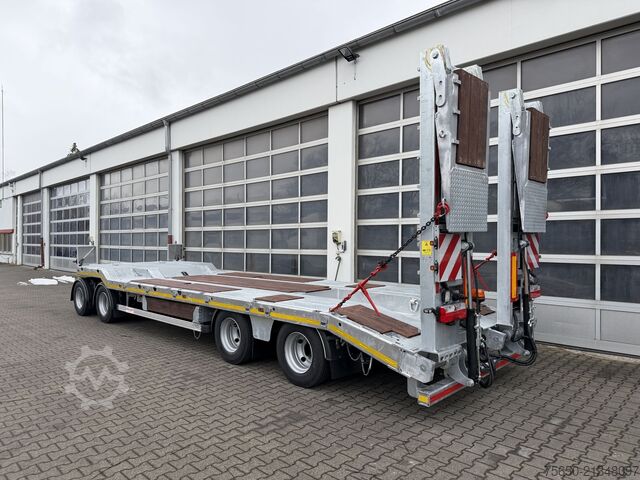 Lavtloader trailer Möslein T 4 VB H2  neuer 4 Achs Tieflader hydraulischen Rampen