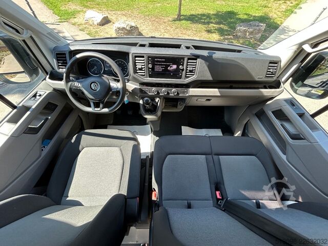 Minibusz VW CRAFTER 6 SITZER KLIMAAUTO. ACC NAVI KAMERA PDC