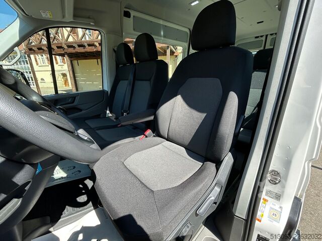Minibusz VW CRAFTER 6 SITZER KLIMAAUTO. ACC NAVI KAMERA PDC