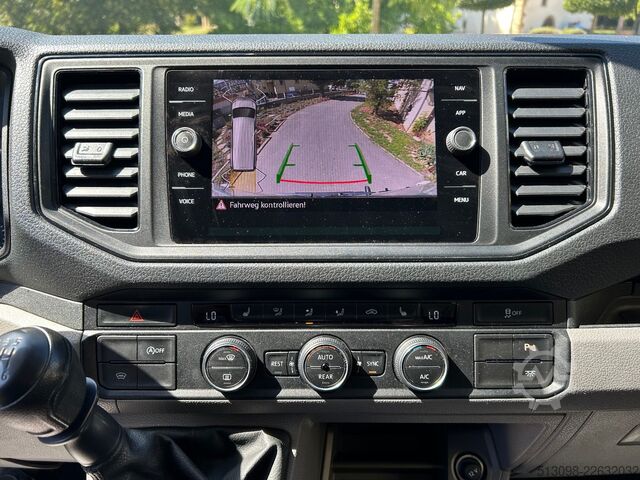 Minibusz VW CRAFTER 6 SITZER KLIMAAUTO. ACC NAVI KAMERA PDC