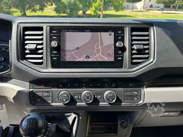 Minibusz VW CRAFTER 6 SITZER KLIMAAUTO. ACC NAVI KAMERA PDC