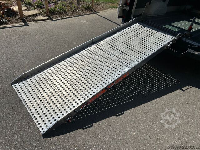 Miniautocarro VW CRAFTER 6 SITZER KLIMAAUTO. ACC NAVI KAMERA PDC