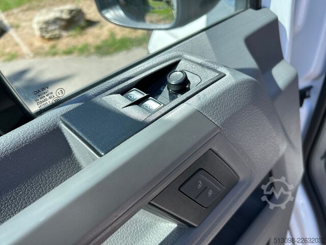 Miniautocarro VW CRAFTER 6 SITZER KLIMAAUTO. ACC NAVI KAMERA PDC