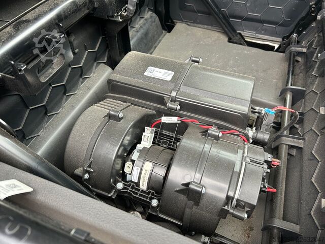 Miniautocarro VW CRAFTER 8 SITZER KLIMAAUTO. ACC NAVI KAMERA PDC