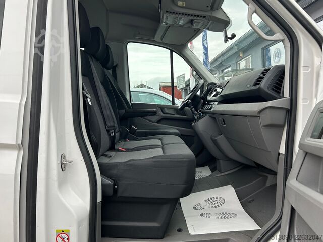 Miniautocarro VW CRAFTER 8 SITZER KLIMAAUTO. ACC NAVI KAMERA PDC