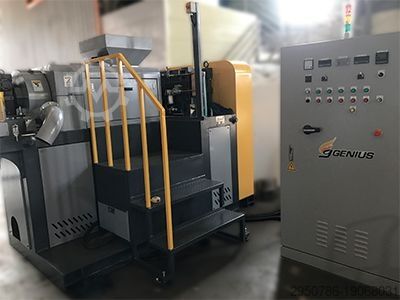 Uscător prin stoarcere pentru folie de plastic spălată GENIUS Machinery Co DW300