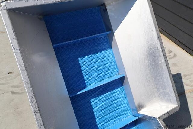 STC Invoerband STC in-feed conveyor belt