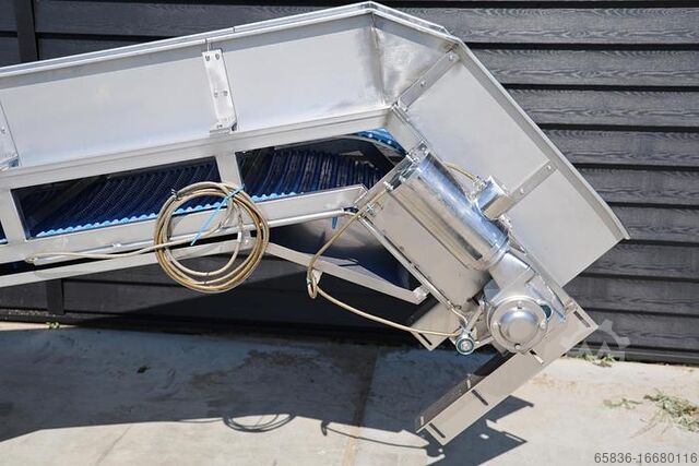 STC Invoerband STC in-feed conveyor belt