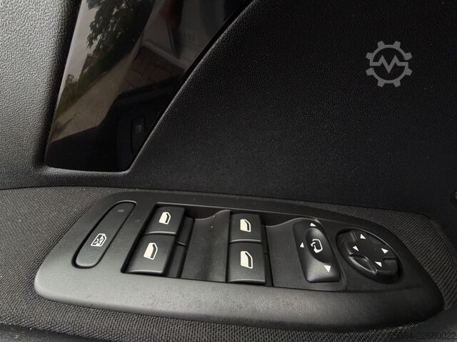 Skåpbil PEUGEOT 208 1.6 Active BlueHDi 100 STOP & START