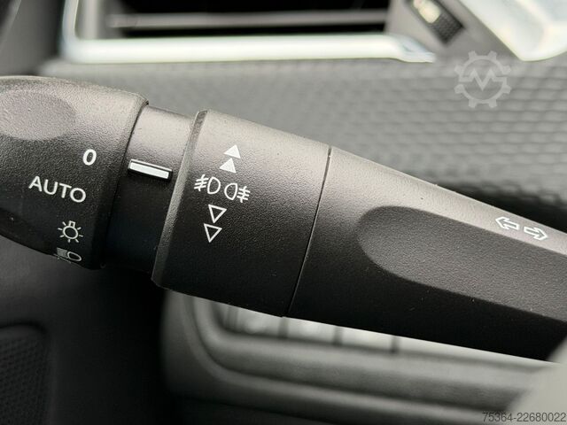 Skåpbil PEUGEOT 208 1.6 Active BlueHDi 100 STOP & START