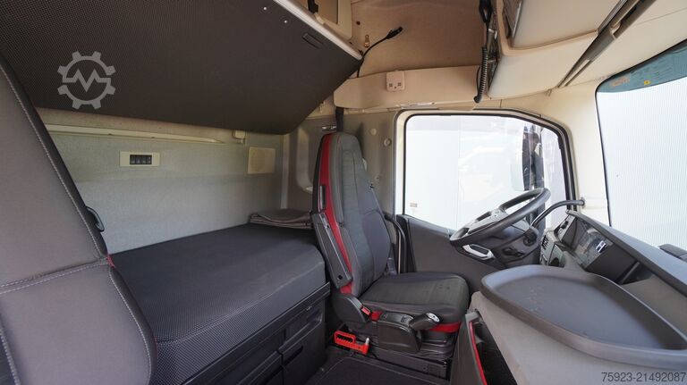 Standard-SZM Volvo FH 460 Globetrotter tractor unit