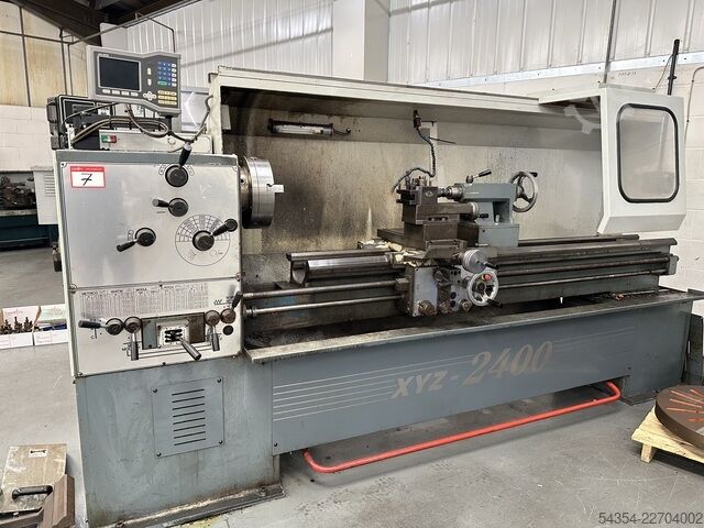 Torno de bancada com abertura central XYZ Machine Tools 2400