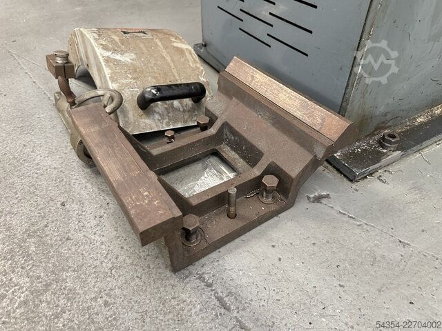 Torno de bancada com abertura central XYZ Machine Tools 2400